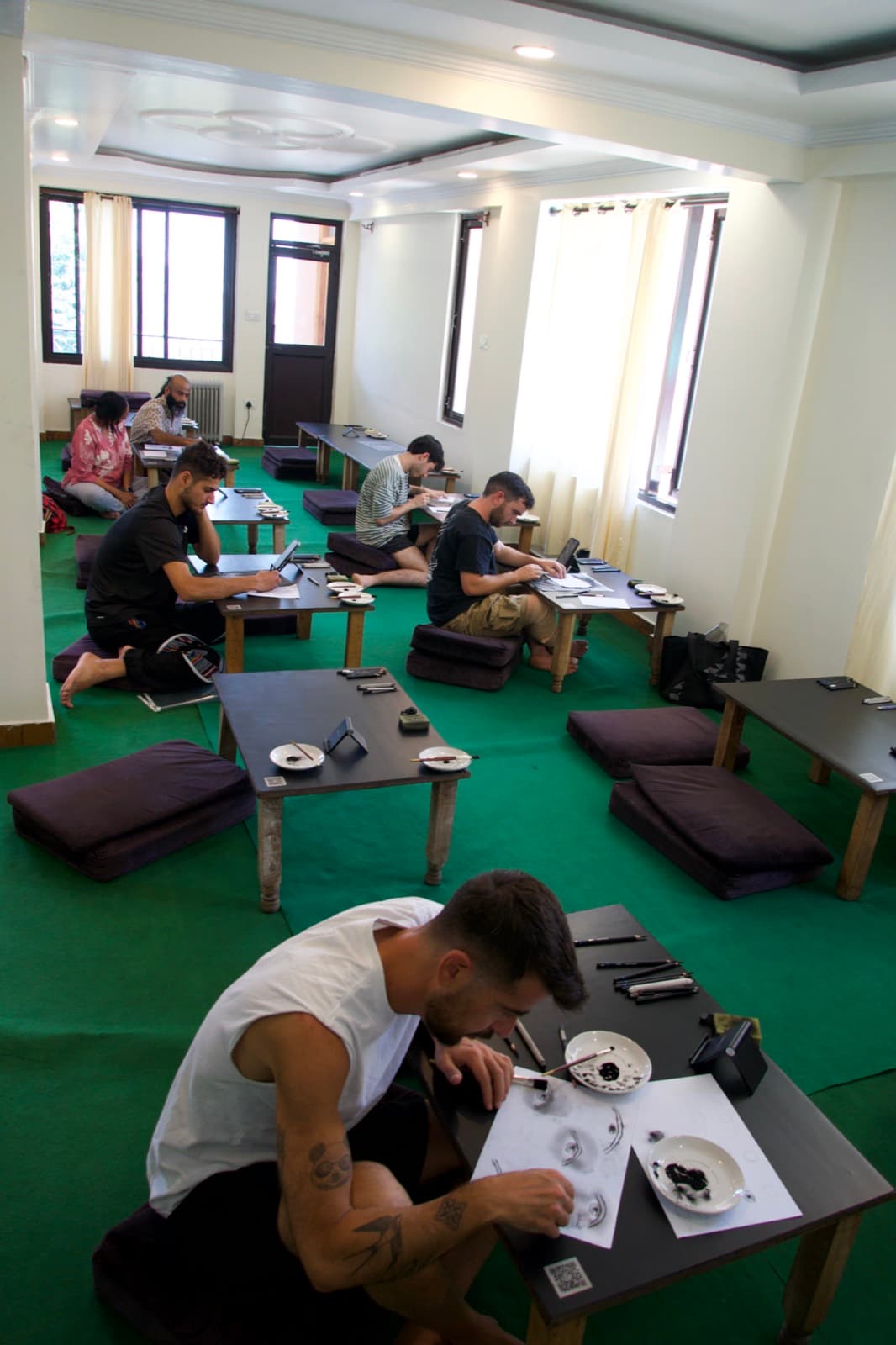 Students practising charcoal sketching together in the Science of Sketching studio